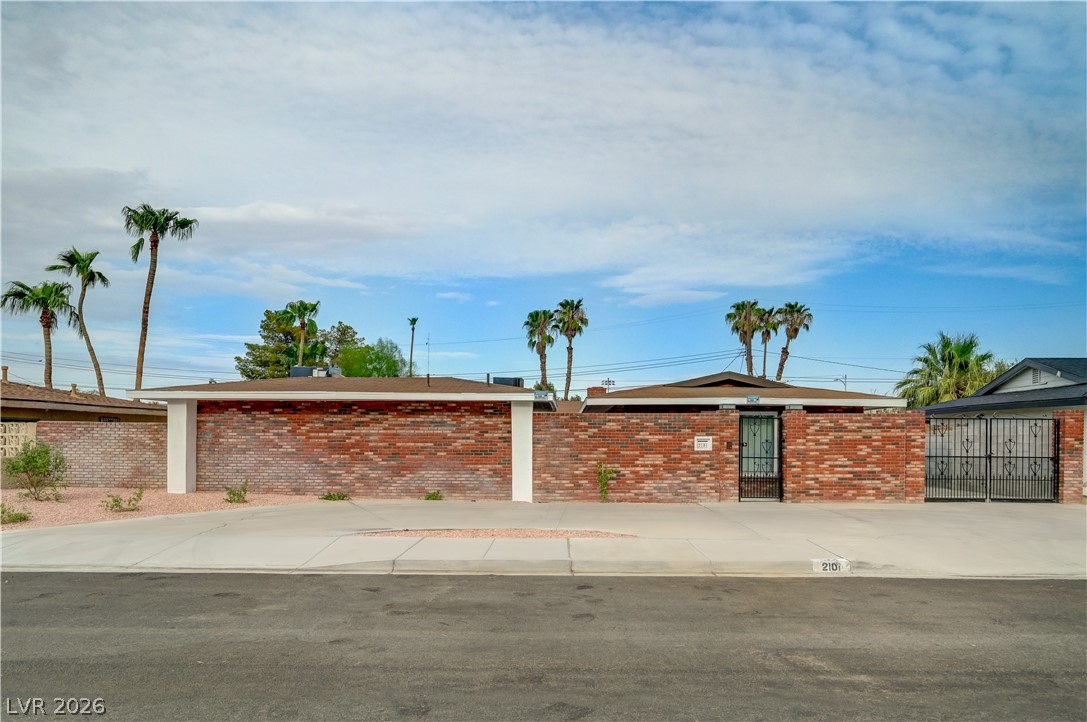 2101 Santiago Street Property Photo 4